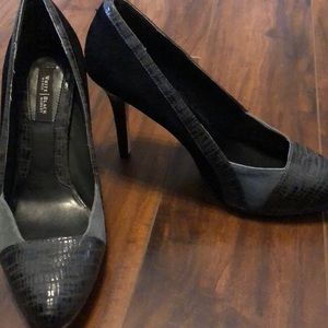 ✨White House Black Market Heels✨